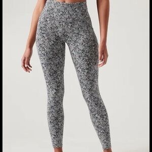 Athleta matching salutation stash 7/8 tights with bra top